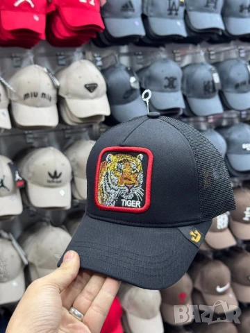 шапки с козирка burberry emporio armani louis vuitton , снимка 7 - Шапки - 50595347