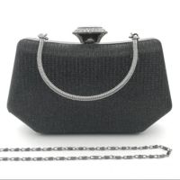 Малка дамска официална чанта с нестандартен дизайн 19/11см, снимка 2 - Чанти - 45660123