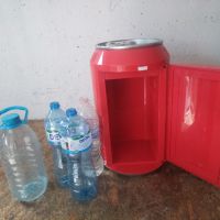Мини хладилник във форма на кенче COCA COLA за охлаждане на храна и напитки,вода,безалкохолно Страхо, снимка 9 - Хладилни чанти - 45074932