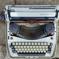 Две пишещи машини, снимка 10 - Антикварни и старинни предмети - 45685725