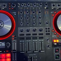 Traktor s4 mk3 DJ Controller, снимка 4 - Ресийвъри, усилватели, смесителни пултове - 45966814