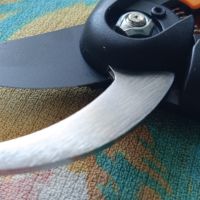Градинска лозарска ножица FISKARS с разминаващи се остриета SingleStep™. Нова., снимка 8 - Градински инструменти - 45711056