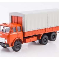 МАЗ-516Б бордови с тента 1974 - мащаб 1:43 на Наши грузовики моделът е нов в кутия, снимка 1 - Колекции - 45911290