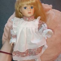 Продава се порцеланова кукла , снимка 9 - Кукли - 45491266
