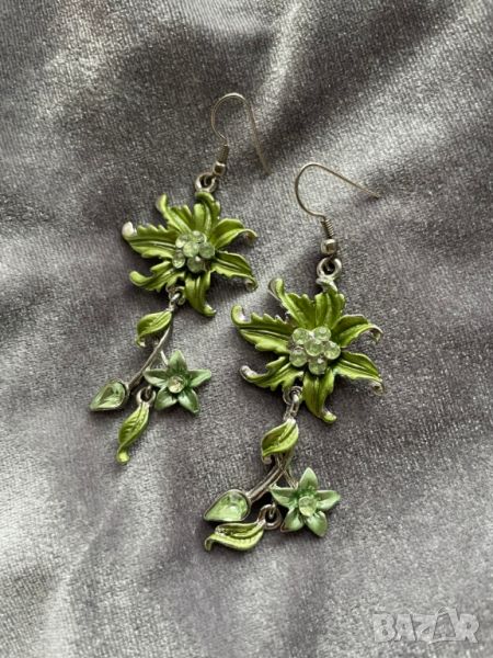 Зелени обеци във форма на цветя, снимка 1