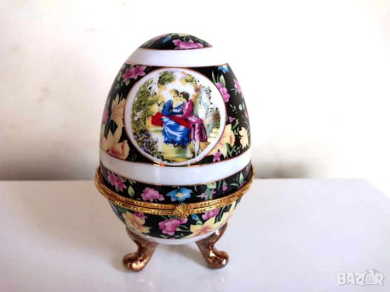 Красиво Порцеланово Яйце-Кутия за Бижута-Лимож, снимка 1
