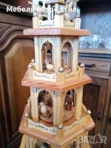 Красива многоетажна коледна пирамида от естествено дърво. Изработена с фини дърворезби и фигурки., снимка 4 - Декорация за дома - 52803137