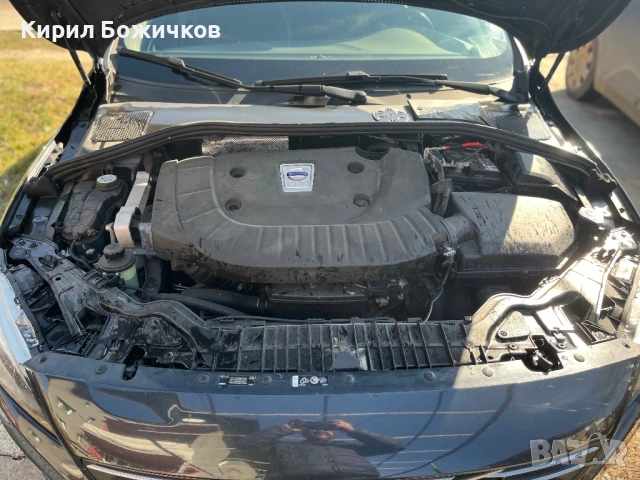 Продавам долнище за двигател Volvo, свалено от автомобил модел V60. Двигателят е надеждният 5-цилинд, снимка 2 - Автомобили и джипове - 53307552