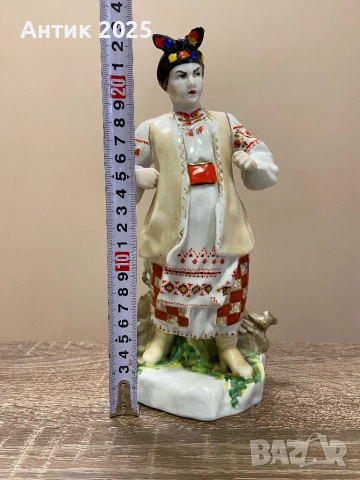Порцеланова статуетка „Одарка“, снимка 2 - Антикварни и старинни предмети - 52409724