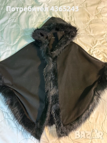 Масло черно пончо/ мантия с качулка, правено в Италия