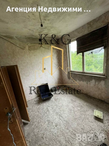 Двуетажна тухлена на плоча  къща в с. Дряновец, снимка 3 - Къщи - 51103042