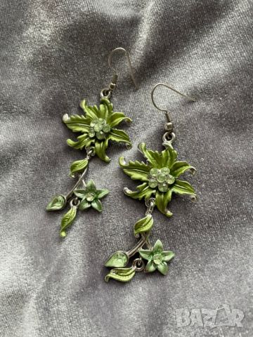 Зелени обеци във форма на цветя, снимка 1 - Обеци - 45888545