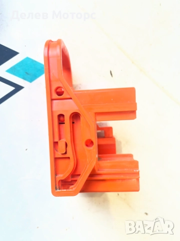 Бушон за батерия от Toyota RAV4 2.5 Hybrid, 155кс., двигател 2AR-FXE, 2018г., 93000 км, снимка 2 - Части - 51910522