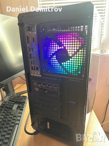 Геймърски компютър i5-8600K,RX VEGA 64 8GB,16GB RAM,256GB SSD NVMe,500 GB HDD, снимка 4 - Геймърски - 53220322