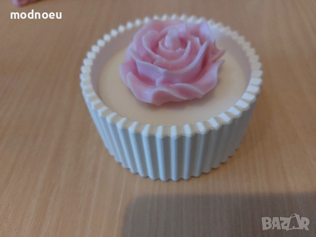 Свещ рози в кашпа, снимка 5 - Романтични подаръци - 53344958