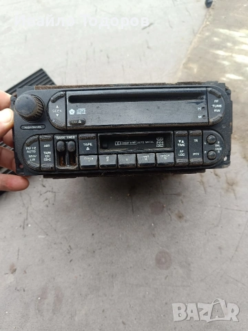 Оригинално радио за Гранд Чероки 2002