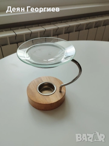 Продавам поставка за свещ