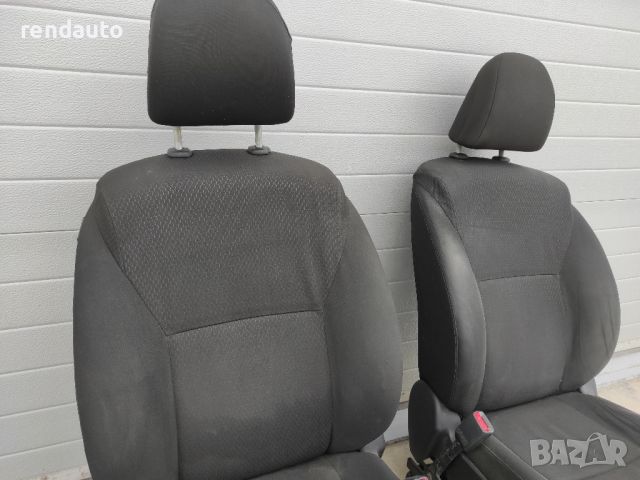 Предни седалки за Toyota Auris 2006-2012 , снимка 3 - Части - 45712277