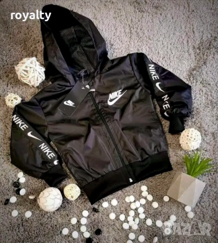 Nike Дамски Ветровки, снимка 2 - Спортни екипи - 52571295