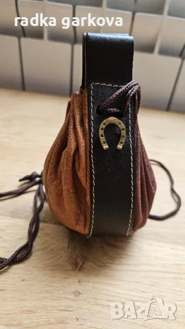 Кесия с подкова - естествен велур, снимка 2 - Портфейли, портмонета - 50253619