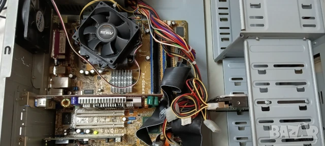 Стар компютър с Intel Pentium 4