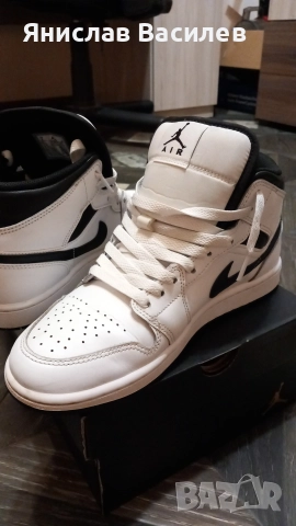 Air Jordan 1 Mid black & white , снимка 4 - Маратонки - 52583120