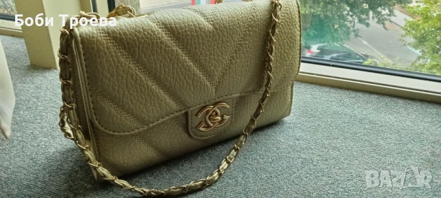 Дамска чанта в златисто с дръжка синджир, снимка 3 - Чанти - 51214494