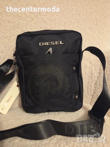 Спортна черна чанта.