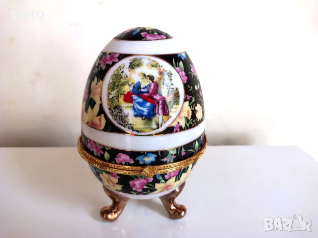 Красиво Порцеланово Яйце-Кутия за Бижута-Лимож