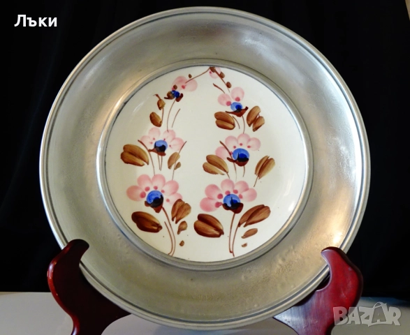 Рисувана порцеланова чиния с калаена рамка,пано. 