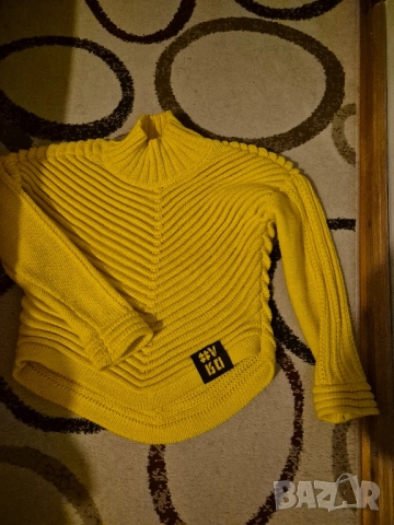 жълт пуловер VDR