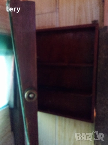 Продавам старинен шкаф Варна Център 