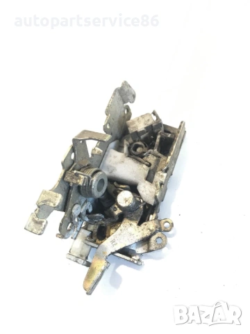 Брава за предна дясна врата за Mercedes Sprinter (1995-2005) 9017200435