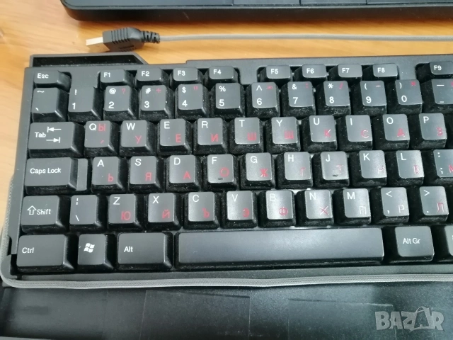 Компактна USB клавиатура с кирилица. , снимка 2 - Клавиатури и мишки - 53644037