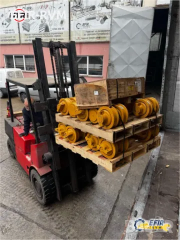 Ходова част - Вериги, Ленивци, Ролки и Звездочки за Булдозери и Багери, снимка 2 - Индустриална техника - 50355687