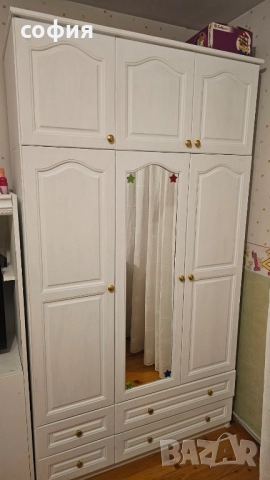Гардероб масивна дървесина