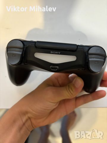 Продавам PS4 Controller DualShock 4 v2 Черен, снимка 2 - Аксесоари - 46264576