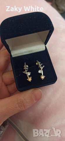 Сребърни обеци в кутийка 