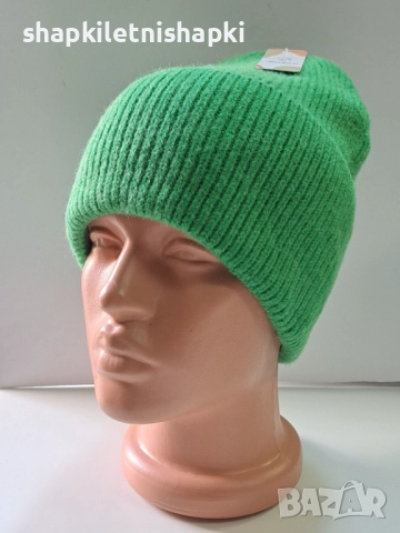 340 Дамска плетена шапка,ангора-бутикова