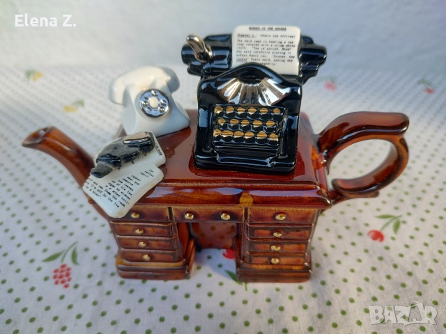 Красив винтидж чайник Crime Writers Desk Cardew, снимка 8 - Колекции - 52860225