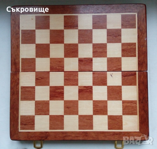 30 х 30 см сгъваем магнитен шах в дървена кутия с метални закопчалки и тапицерия вътре, снимка 8 - Шах и табла - 53398371