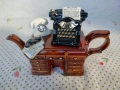 Красив винтидж чайник Crime Writers Desk Cardew, снимка 8