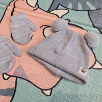 Сива зимна шапка МЕЧЕ + нови ръкавички , снимка 1 - Бебешки шапки - 45527574