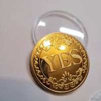 Позлатена монета на решенията с Да и Не ( Yes No ), снимка 1 - Нумизматика и бонистика - 45445739