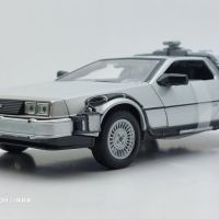 KAST-Models Умален модел на DeLorean Back to the Future II Welly 1/24, снимка 1 - Колекции - 45452779