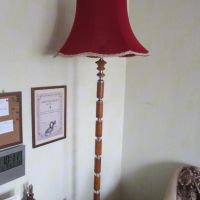 Висок лампион с голяма и красива червена шапка, снимка 1 - Декорация за дома - 45632725