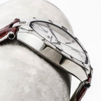 Дамски часовник Murex с червена кожена каишка и диаманти 0.18 карата, снимка 4 - Дамски - 45025241