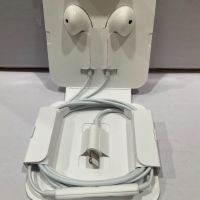 Оригинални слушалки Apple iPhone EarPods Lightning Headset Earbuds, снимка 2 - Слушалки, hands-free - 45631500