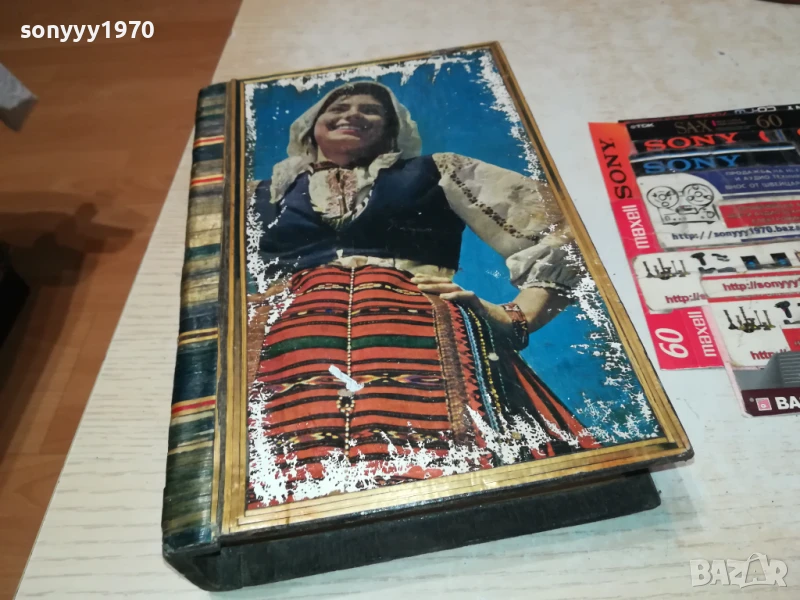 РЕТРО КУТИЯ ОТ СОЦА С ВИЗИЯ НА КНИГА 0208252027LCHERY, снимка 1