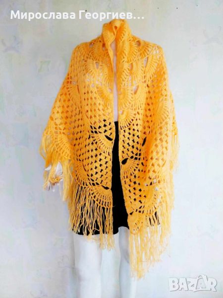 Ръчно плетени шалове от 70те години, Триъгълни с дълги ресни, снимка 1